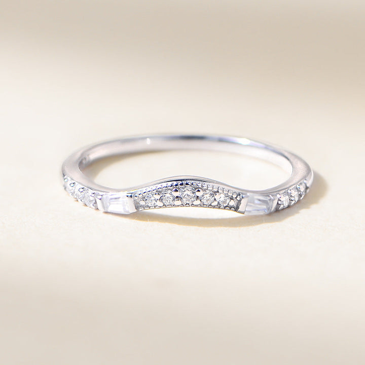 V-shaped Crown Sterling Silver Band Shine of Diamond