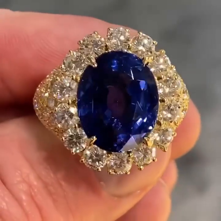 Luxurious Halo Oval Cut Royal Blue Golden Handmade Engagement Ring hot