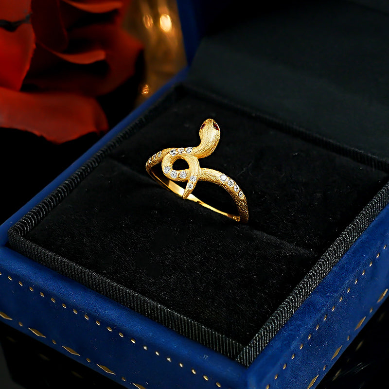 Unique Snake Design Silver Ring Shine of Diamond